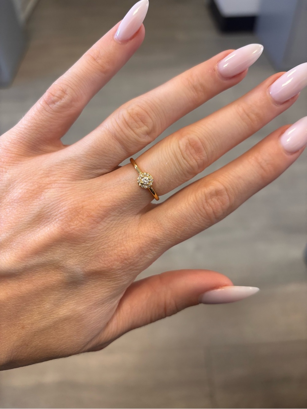 Delicate Gold Cluster cz Ring - Women's Jewelry Sz 6